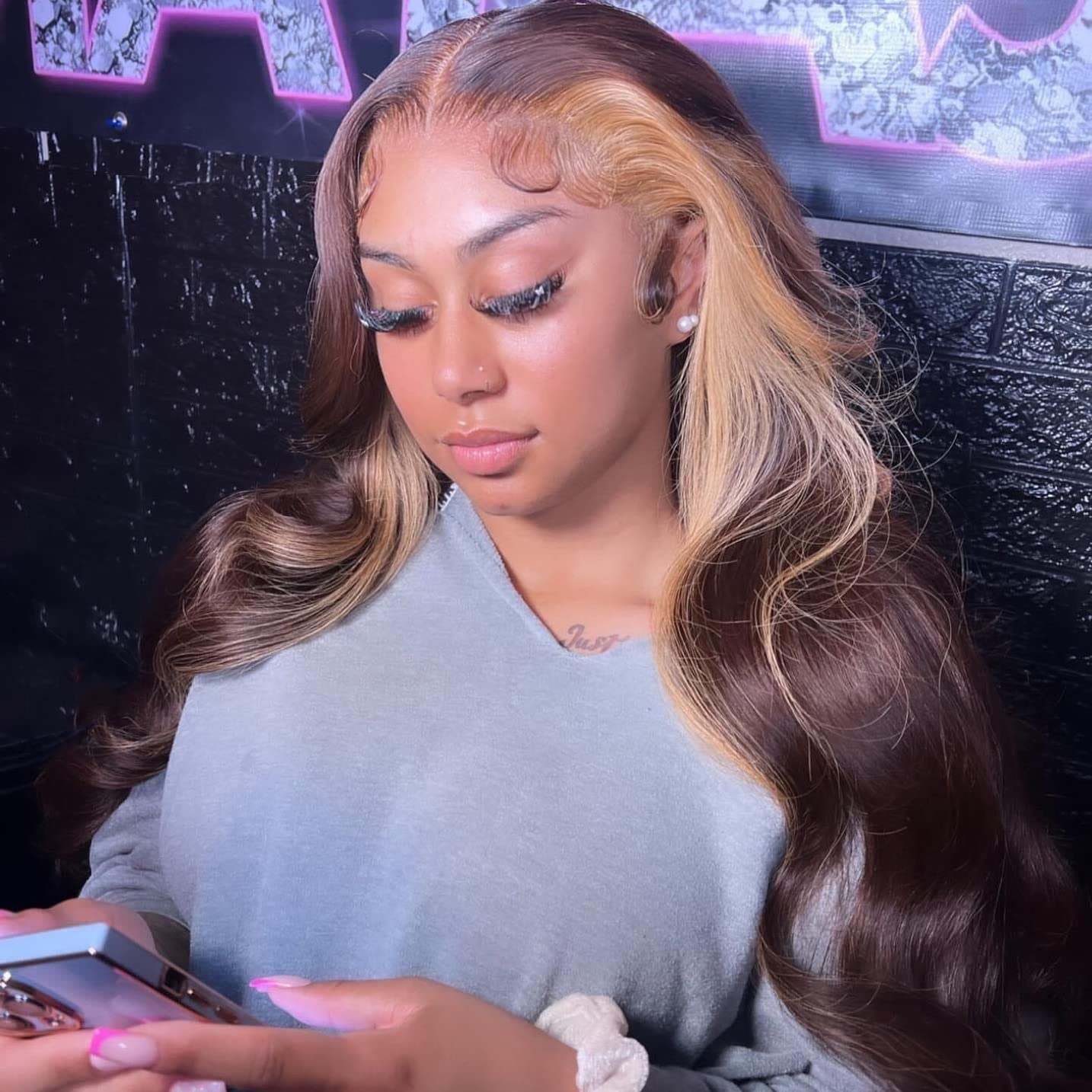 30 Inch Ombre Highlight Honey Blonde Lace Front Wig Human Hair Chocolate Brown Skunk Stripe Wig Human Hair Lace Front Body Wave 13x4 Transparent HD Lace Frontal Wigs for Women